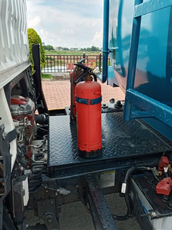 xe-bon-hino-6-khoi-cap-le