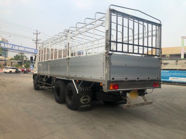 xe-hino-8-tan-mui-bat