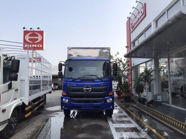 xe-tai-hino-8tan-thung-kin