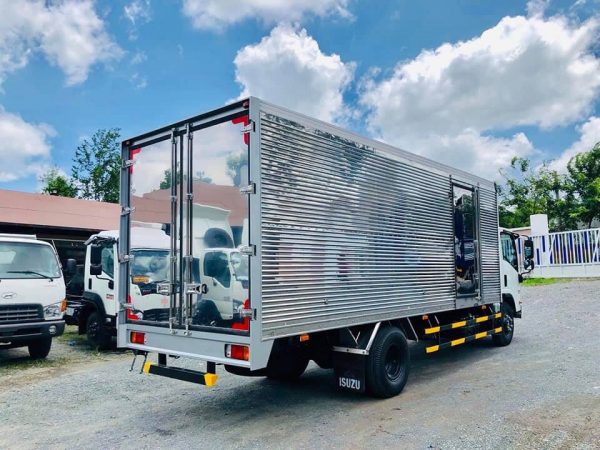 Xe-tai-isuzu-NQR75ME4