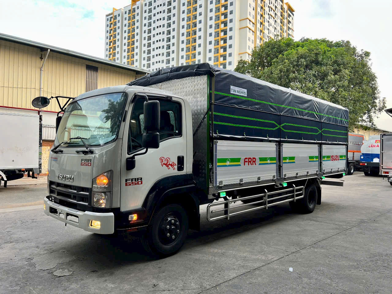 xe-tai-isuzu-frr-650