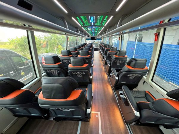 XE-TRACOMECO-KIA-GRANBIRD-47-CHO-HYUNDAI-D6CC-425PS