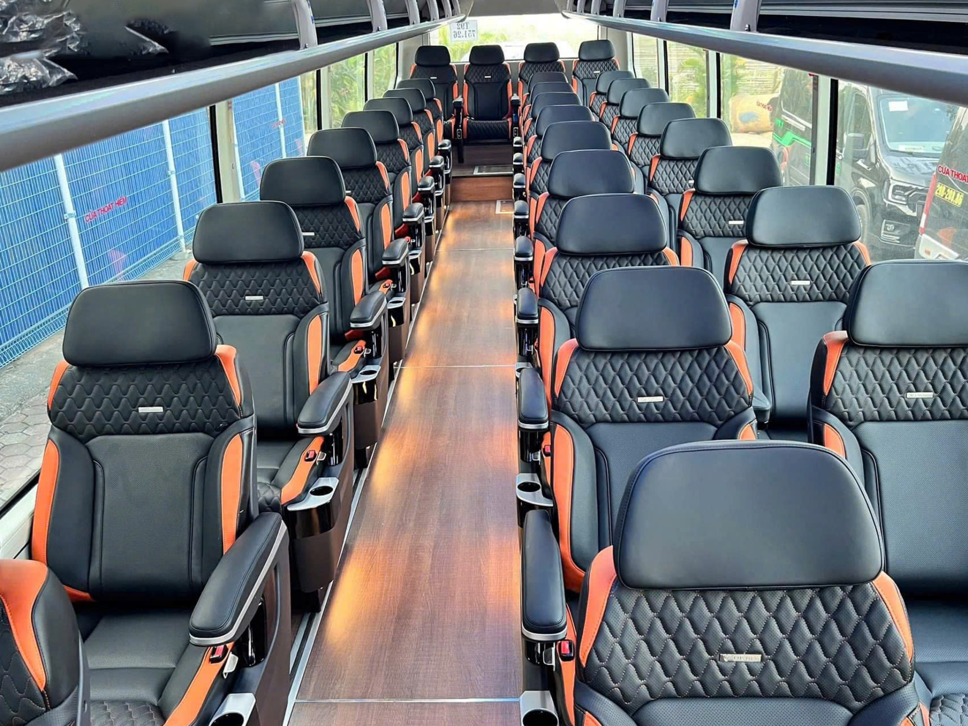 XE-TRACOMECO-KIA-GRANBIRD-47-CHO-HYUNDAI-D6CC-425PS