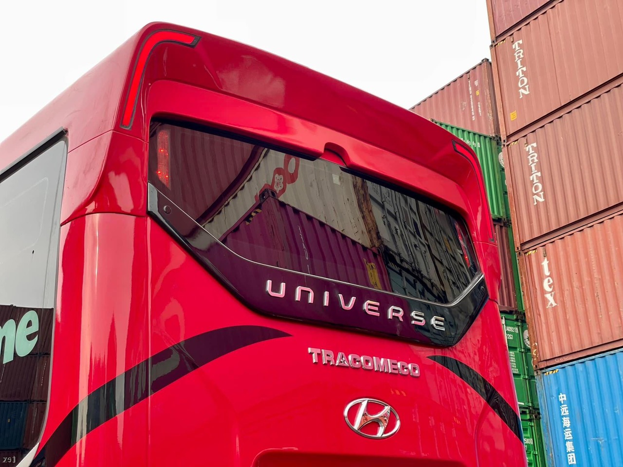 XE-TRACOMECO-UNIVERSE-LIMOUSINE-34-PHONG-HYUNDAI–425PS