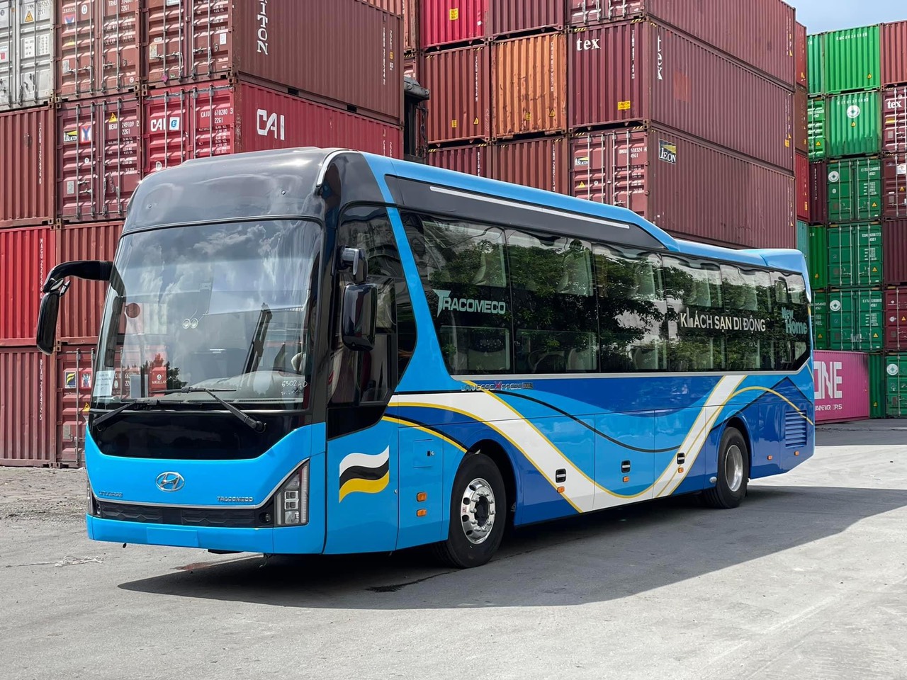 XE-TRACOMECO-UNIVERSE-LIMOUSINE-34-PHONG-HYUNDAI–425PS