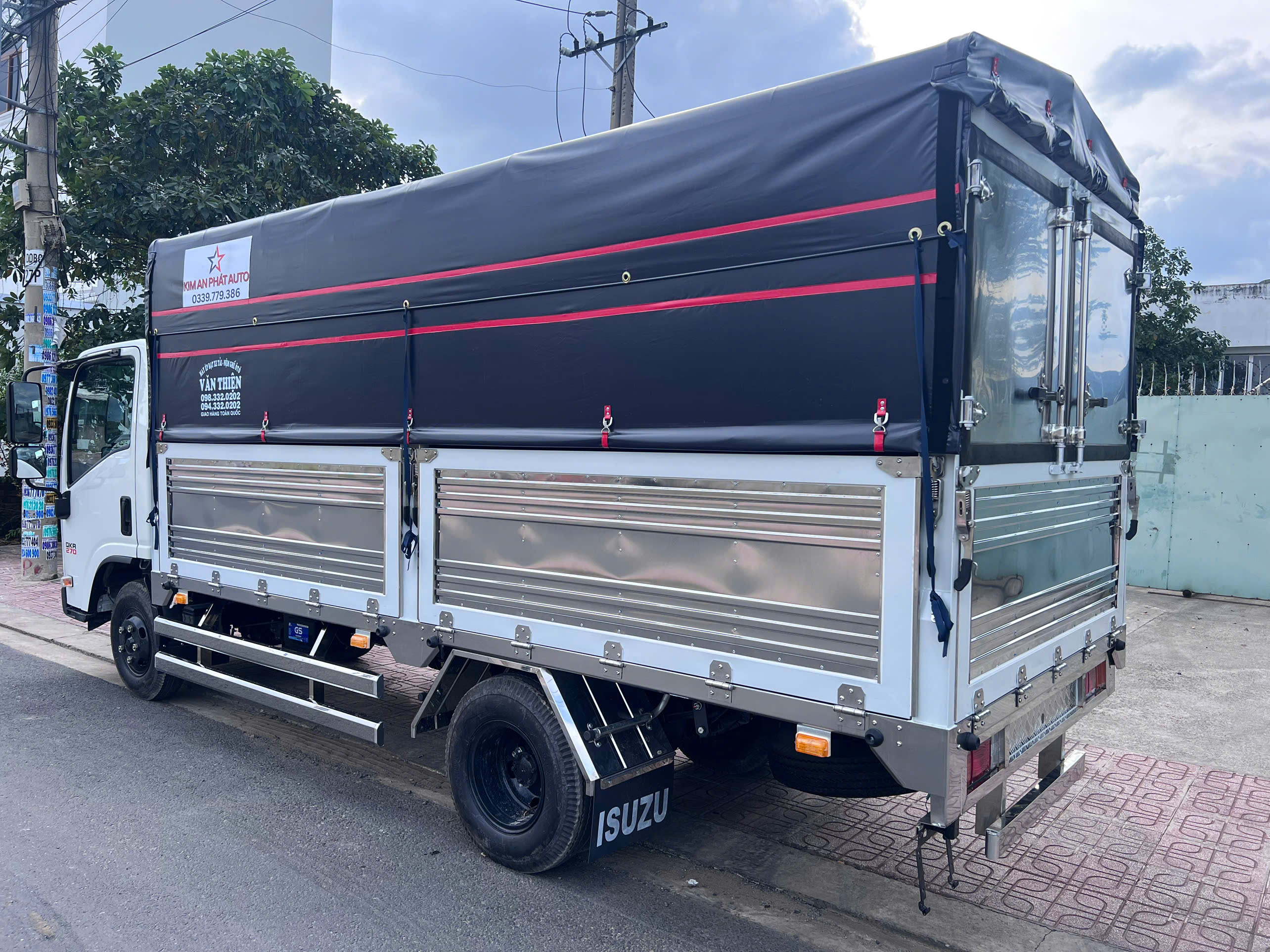 gia-xe-tai-Isuzu-QKR-270