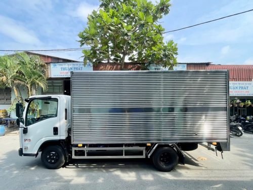 isuzu qkr210 thùng kín tiêu chuẩn 3