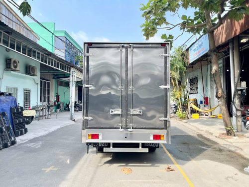 isuzu qkr210 thùng kín tiêu chuẩn 4