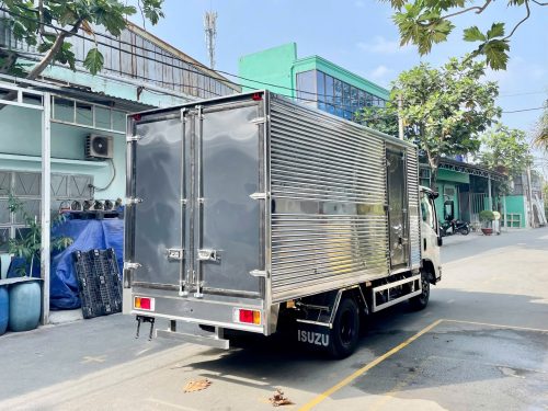 isuzu qkr210 thùng kín tiêu chuẩn 5