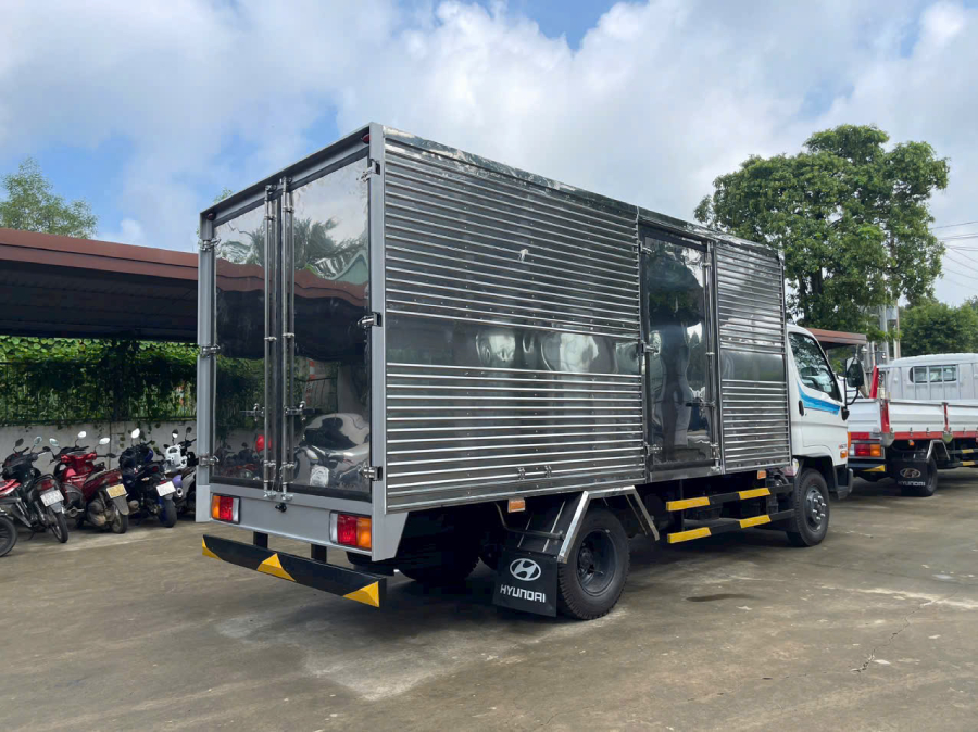 xe tải thùng kín vách nhôm